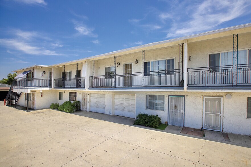 8219 2nd St, Paramount, CA à vendre - Photo de l’immeuble – Image 2 sur 9