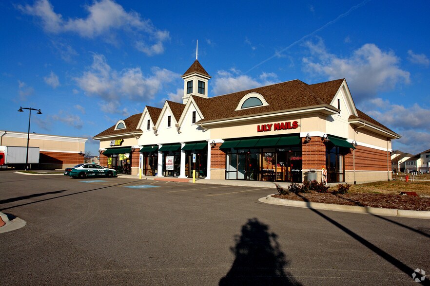 1738-1756 Lake St, Hanover Park, IL à louer - Photo de l’immeuble – Image 2 sur 8