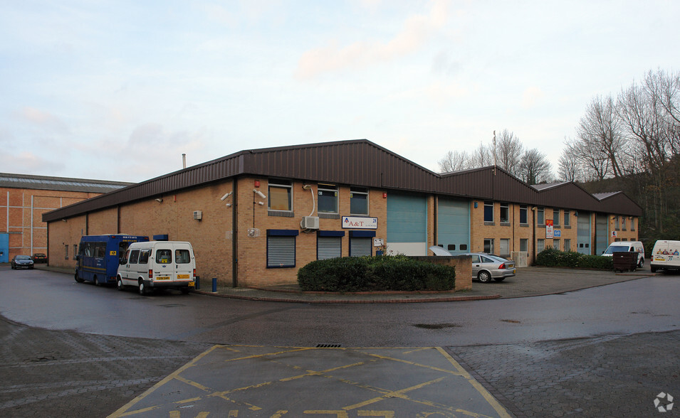Britten Rd, Reading à louer - Photo de l’immeuble – Image 3 sur 3