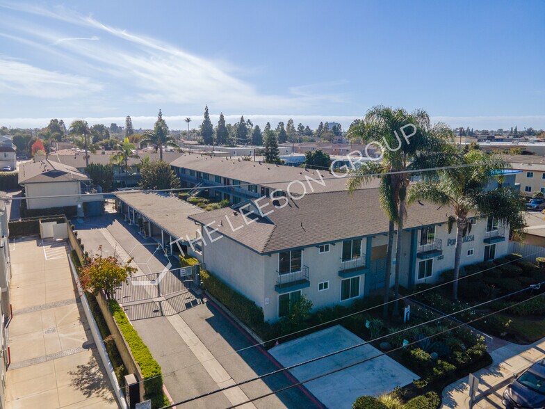 365 W Wilson St, Costa Mesa, CA à vendre - Photo de l’immeuble – Image 1 sur 22