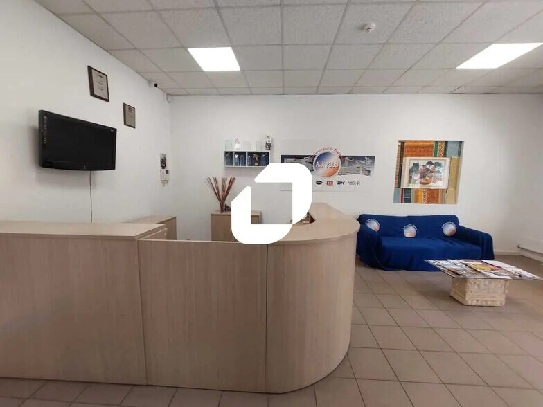 Local d'activités dans Trappes à vendre - Photo de l’immeuble – Image 3 sur 12