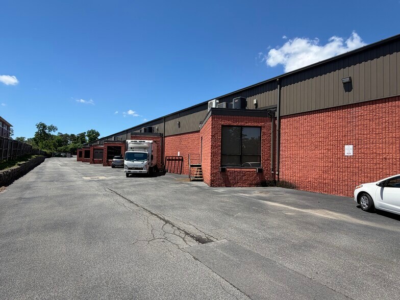 1057 E Henrietta Rd, Brighton, NY à louer - Photo de l’immeuble – Image 2 sur 20