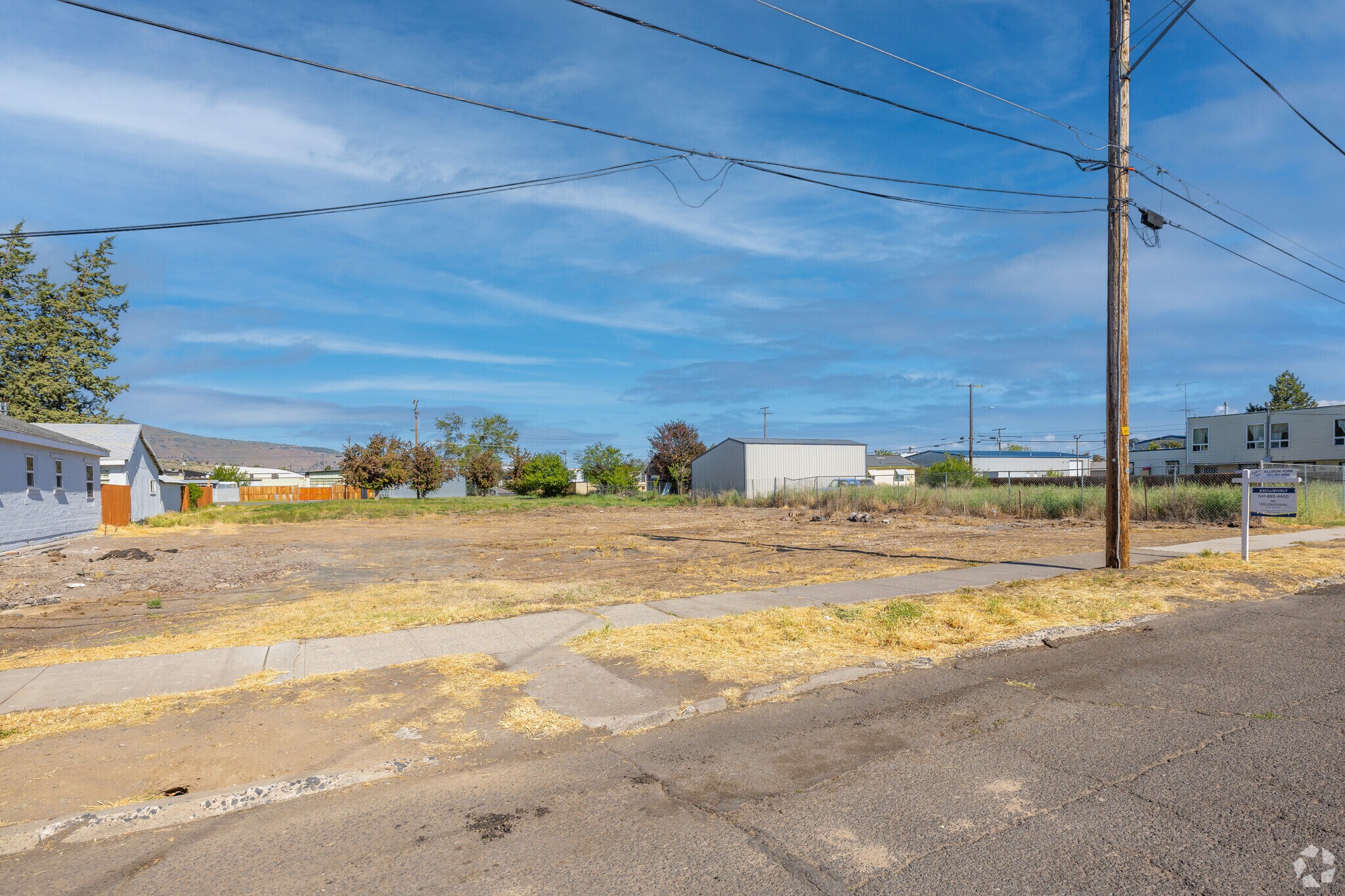 337 Commercial St, Klamath Falls, OR à vendre Photo principale– Image 1 sur 4
