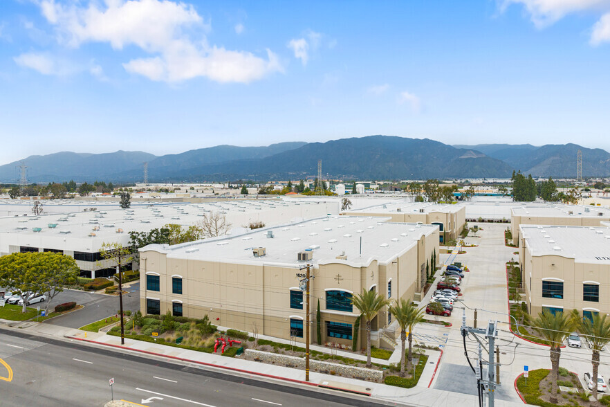 16203 Arrow Hwy, Irwindale, CA à louer - Photo de l’immeuble – Image 1 sur 9