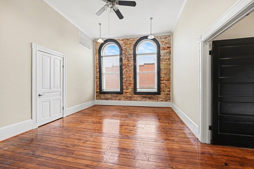 106 W Moore Ave, Mooresville, NC à louer - Photo de l’immeuble – Image 3 sur 16
