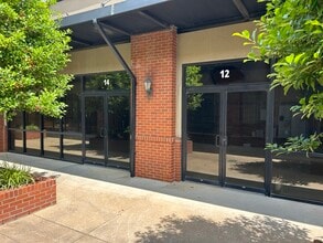 2500-2502 SW 14th St, Bentonville, AR à louer Photo de l’immeuble– Image 1 sur 4