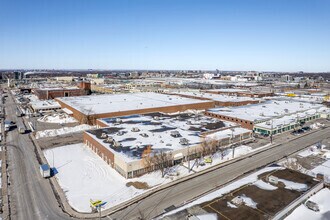 5655-5695 Rue Ferrier, Mont-Royal, QC - Vue aérienne  vue de carte