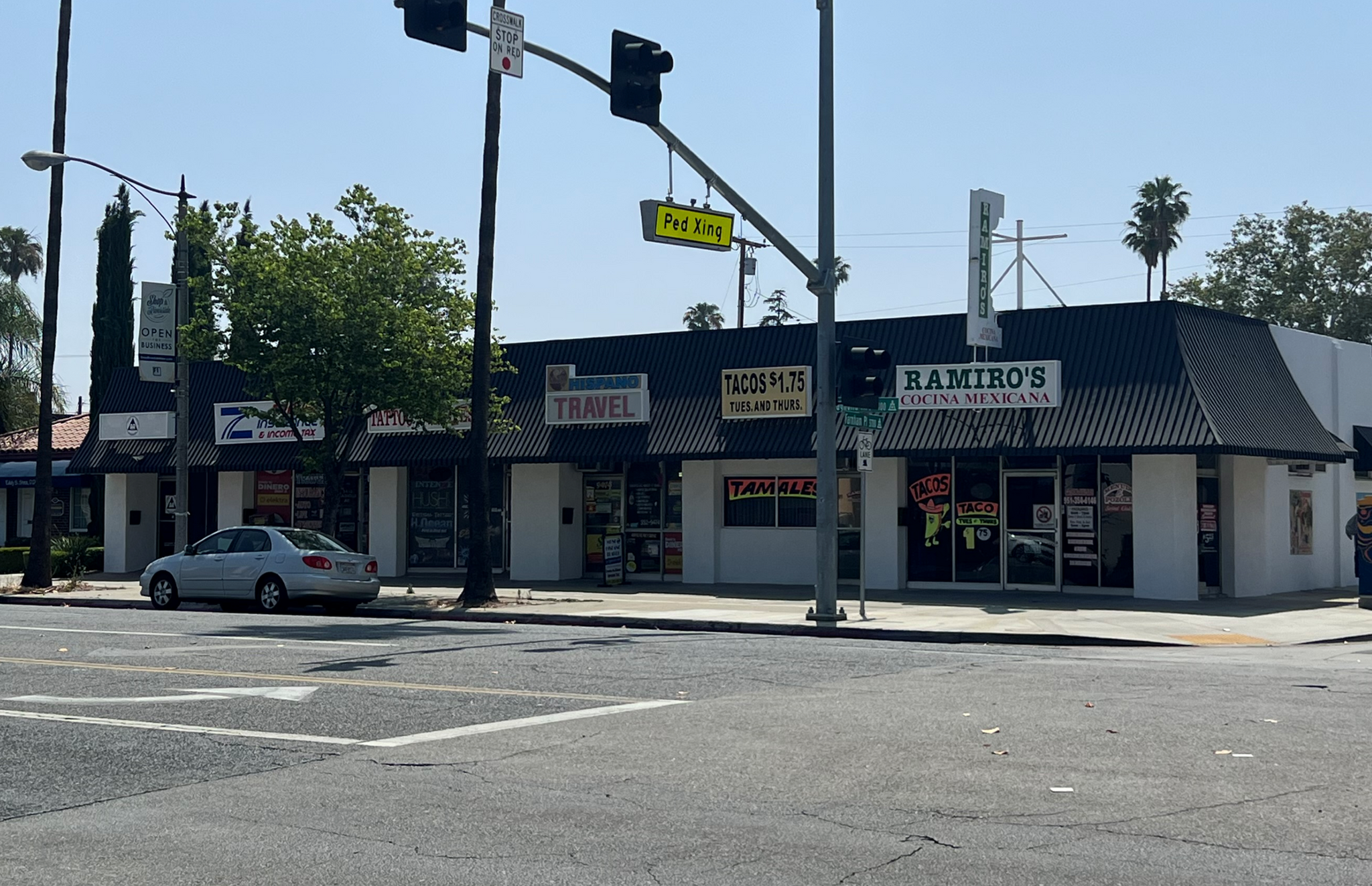 9414-9418 Magnolia Ave, Riverside, CA à louer Photo de l’immeuble– Image 1 sur 5