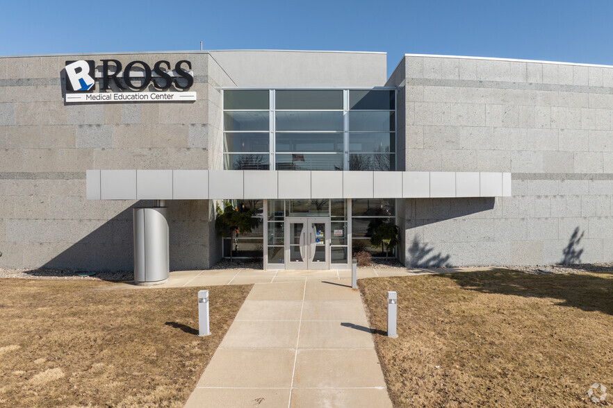 4300 Fashion Square Blvd, Saginaw, MI à louer - Photo de l’immeuble – Image 3 sur 19