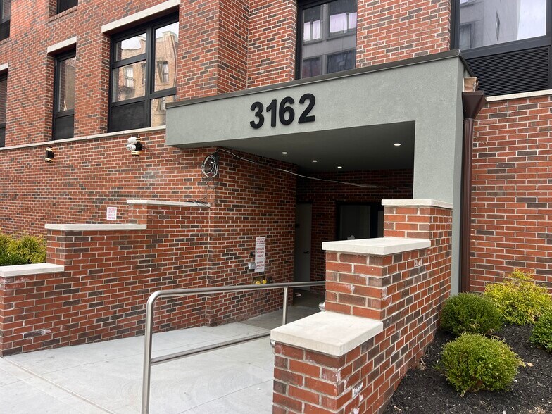 3162 Villa Ave, Bronx, NY à vendre - Photo de l’immeuble – Image 3 sur 17