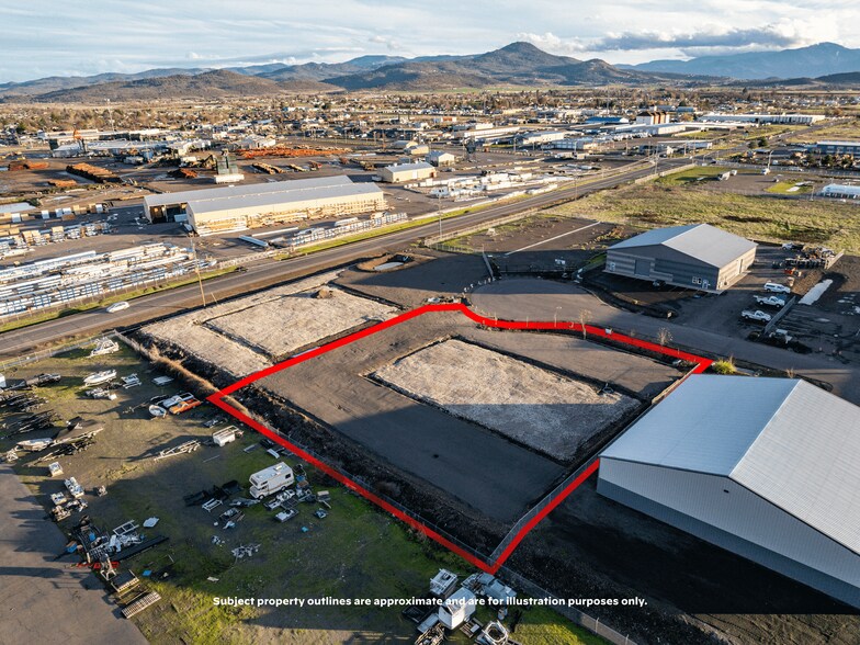 1917 Bobcat Way, White City, OR à vendre - Photo principale – Image 1 sur 12