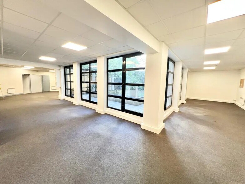 Bureau dans Boulogne-Billancourt à louer - Photo de l’immeuble – Image 2 sur 8