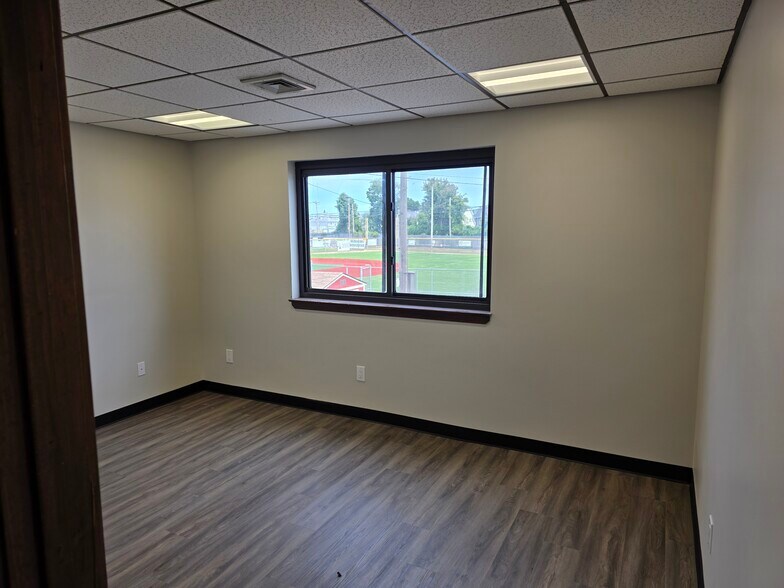 98 Willis Ave, Mineola, NY à louer - Photo intérieure – Image 2 sur 23