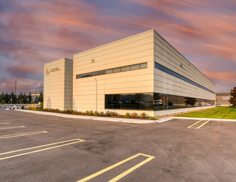 11878 Hubbard St, Livonia, MI à louer - Photo de l’immeuble – Image 3 sur 9