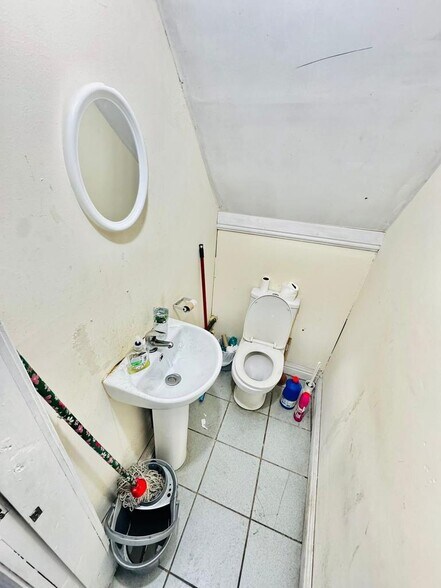 218 Wolverhampton St, Dudley à louer - Photo de l’immeuble – Image 2 sur 5