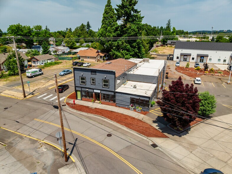 622 N Water St, Silverton, OR à vendre - Photo de l’immeuble – Image 2 sur 5