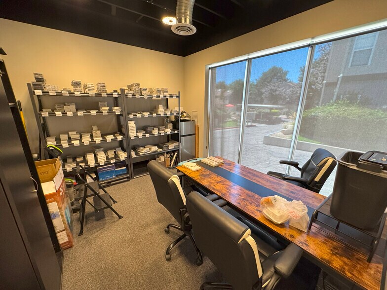 1262 E Vine St, Murray, UT à louer - Photo de l’immeuble – Image 3 sur 10