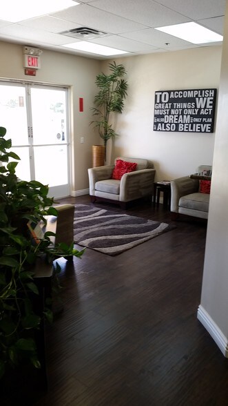 2595 S Cimarron Rd, Las Vegas, NV à vendre - Photo de l’immeuble – Image 2 sur 39