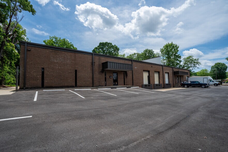 2908-2918 N Graham St, Charlotte, NC à louer - Photo de l’immeuble – Image 1 sur 5