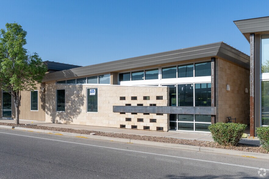 6301 Northern Pass Dr, El Paso, TX à louer - Photo de l’immeuble – Image 3 sur 16