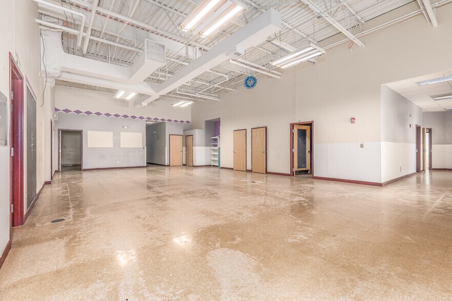 998 Corporate Blvd, Aurora, IL à vendre - Photo intérieure – Image 3 sur 34