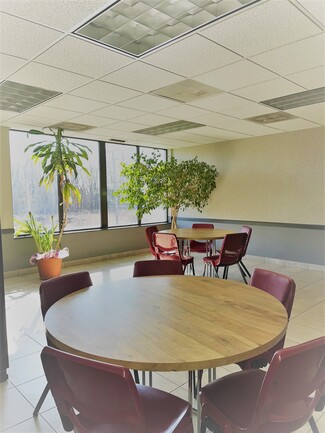 Plus de détails pour 960 Rand Rd, Des Plaines, IL - Bureau à louer
