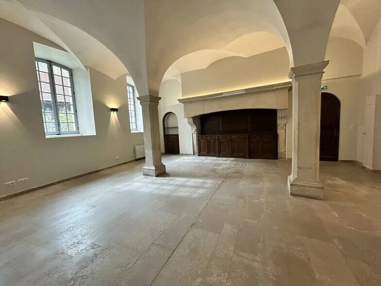 Bureau dans Chalon-sur-Saône à louer - Photo de l’immeuble – Image 2 sur 3