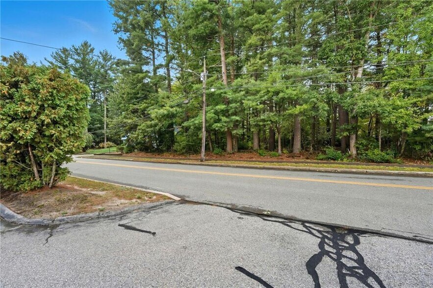 49 Jefferson Dr, Coventry, RI à vendre - Photo intérieure – Image 3 sur 12