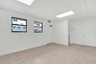 1640-1670 W 33rd Pl, Hialeah, FL à louer Photo intérieure– Image 2 sur 6