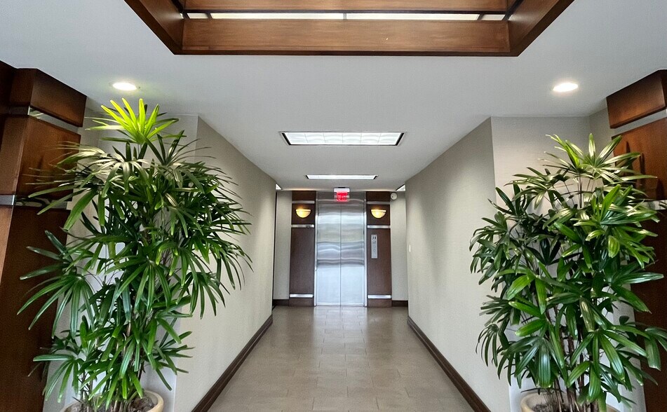 369 San Miguel Dr, Newport Beach, CA à louer - Photo intérieure – Image 2 sur 3