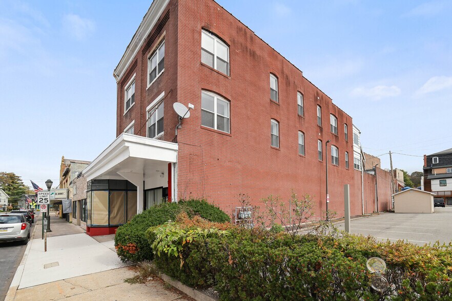 100-106 S Courtland St, East Stroudsburg, PA à louer - Photo de l’immeuble – Image 2 sur 12