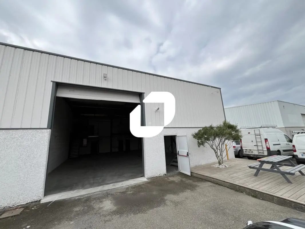 Bureau dans Vaulx-en-Velin à louer Photo de l’immeuble– Image 1 sur 11