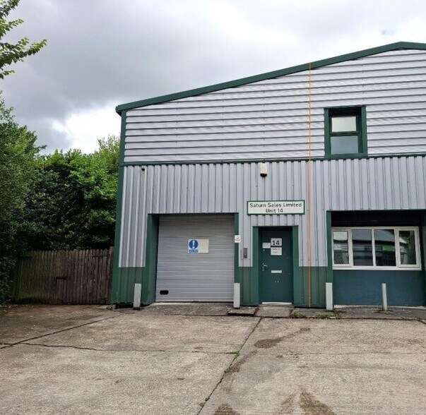 Boarshurst Ln, Greenfield à louer - Photo de l’immeuble – Image 1 sur 1