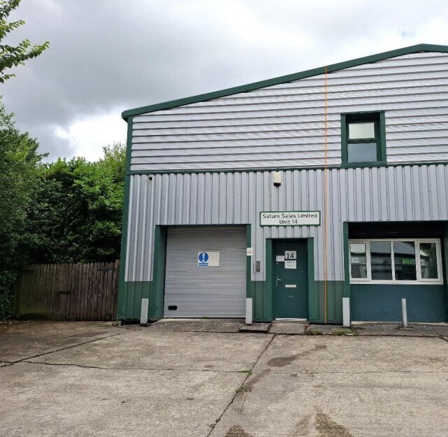 Boarshurst Ln, Greenfield à louer Photo de l’immeuble– Image 1 sur 2