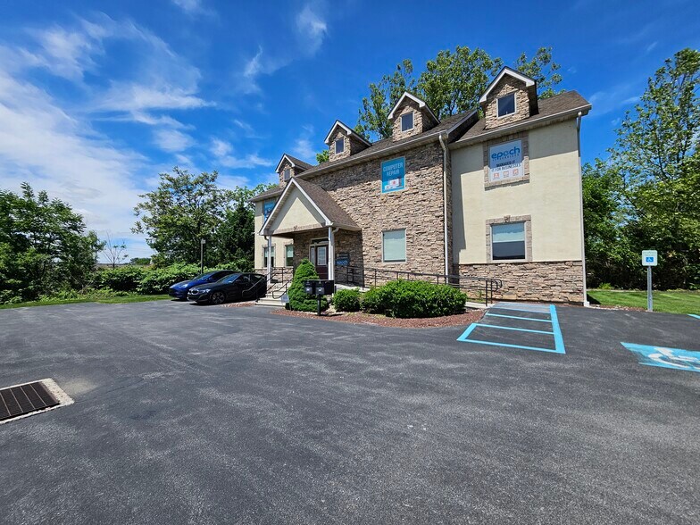 4295 W Tilghman St, Allentown, PA à louer - Photo de l’immeuble – Image 2 sur 15