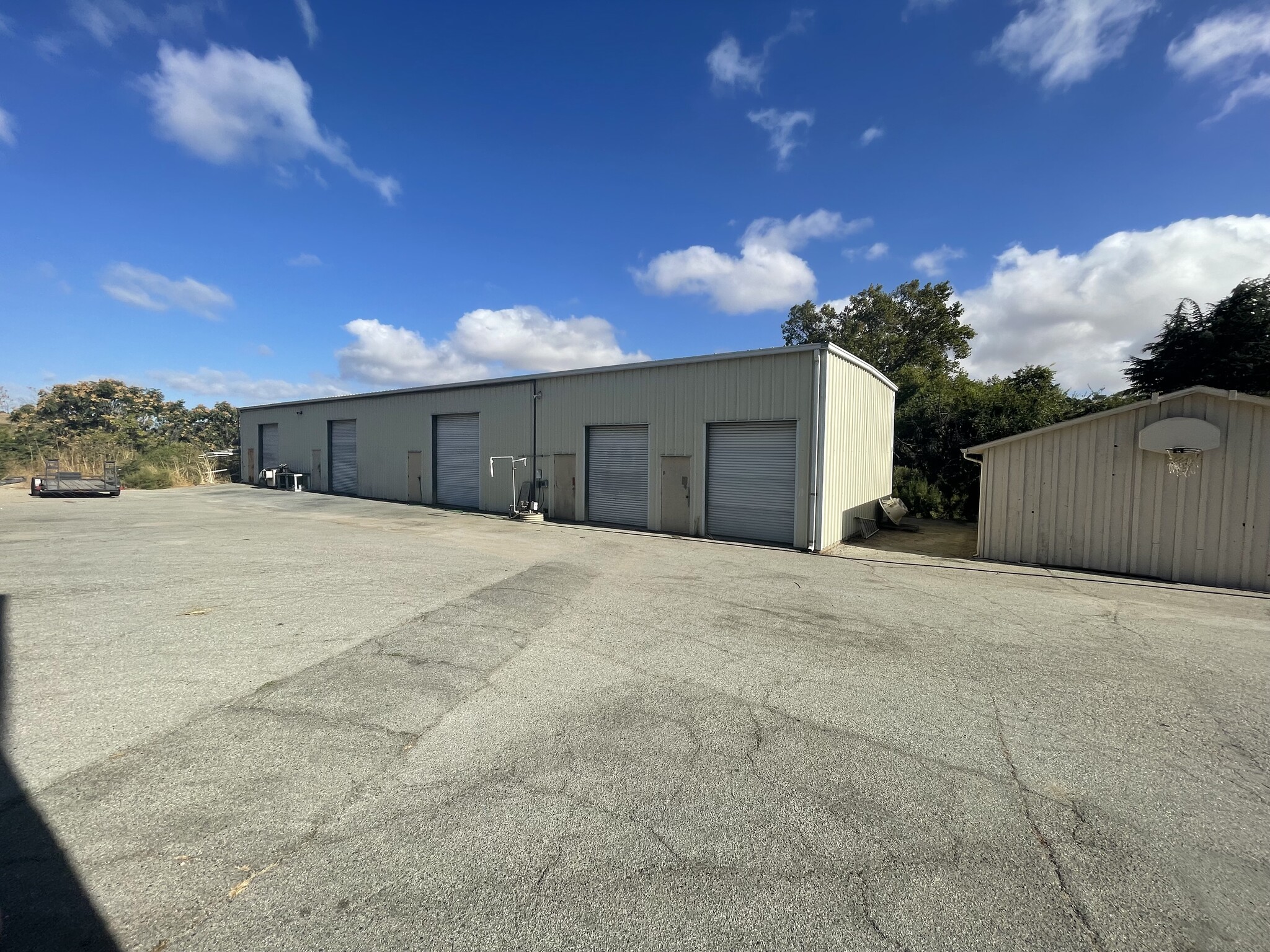 9970 Cienega Rd, Hollister, CA à louer Photo de l’immeuble– Image 1 sur 3