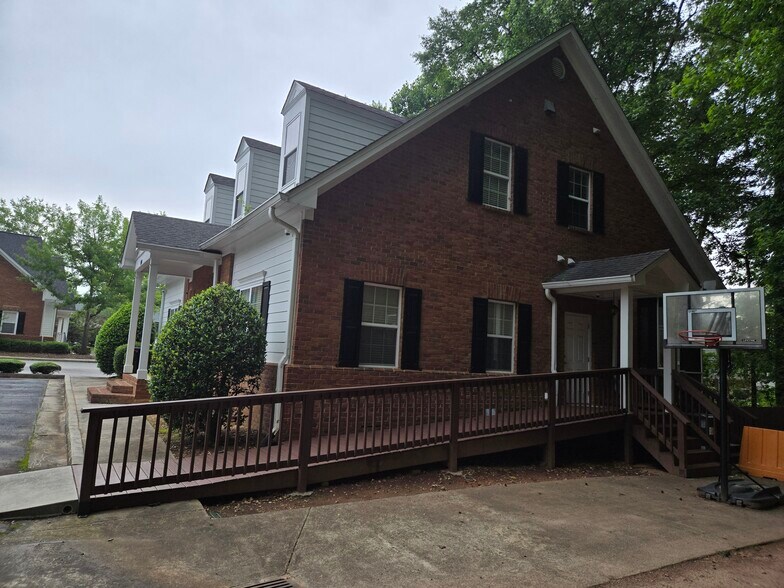 140 Howard Ln, Fayetteville, GA à vendre - Photo de l’immeuble – Image 3 sur 22