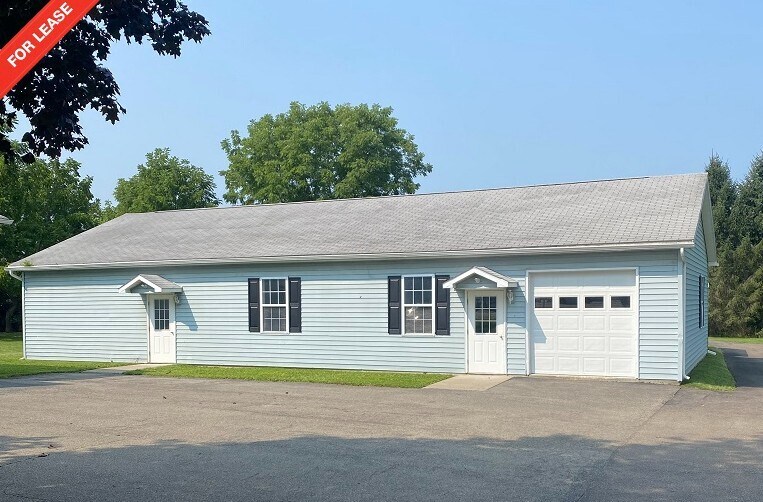 95 Hibbard Rd, Big Flats, NY à louer Photo de l’immeuble– Image 1 sur 3