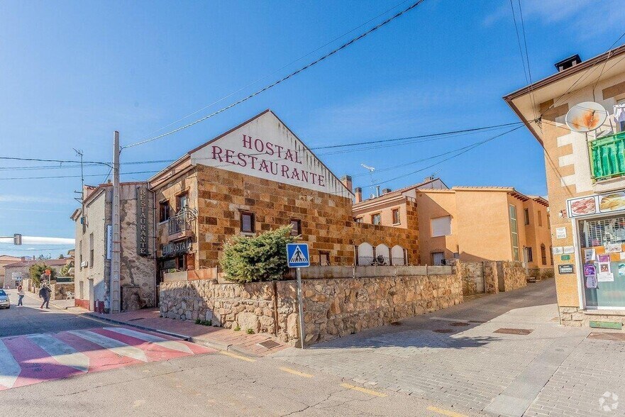 Services hôteliers dans Navalafuente, Madrid à vendre - Photo de l’immeuble – Image 1 sur 24