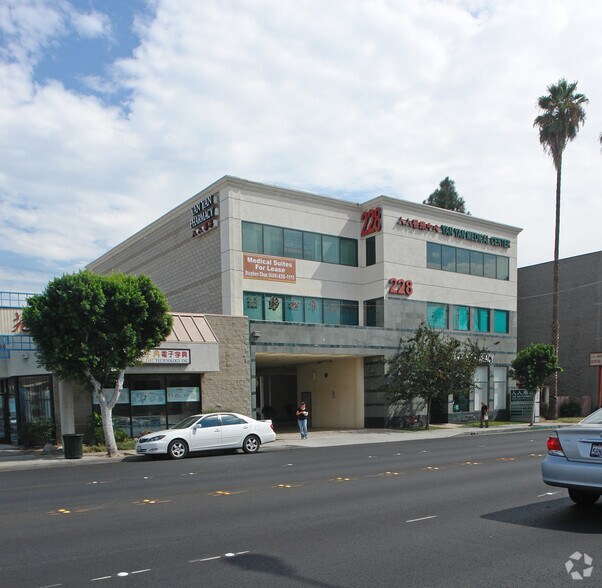228 N Garfield Ave, Monterey Park, CA à louer - Photo de l’immeuble – Image 2 sur 8