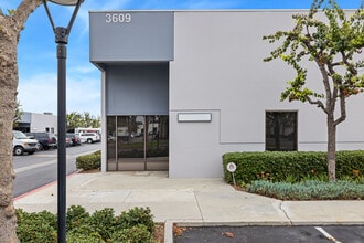 3621 W MacArthur Blvd, Santa Ana, CA à louer Photo intérieure– Image 2 sur 23