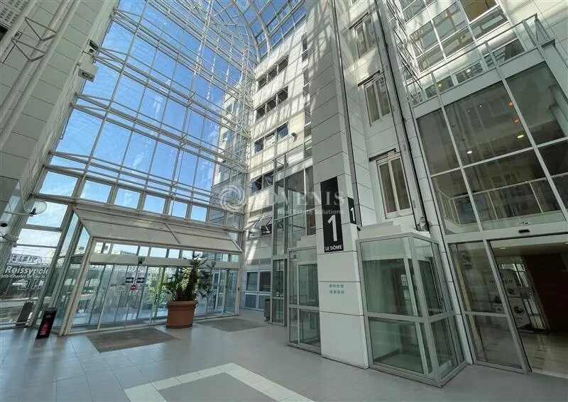 Bureau dans Tremblay-en-France à louer - Photo de l’immeuble – Image 1 sur 7