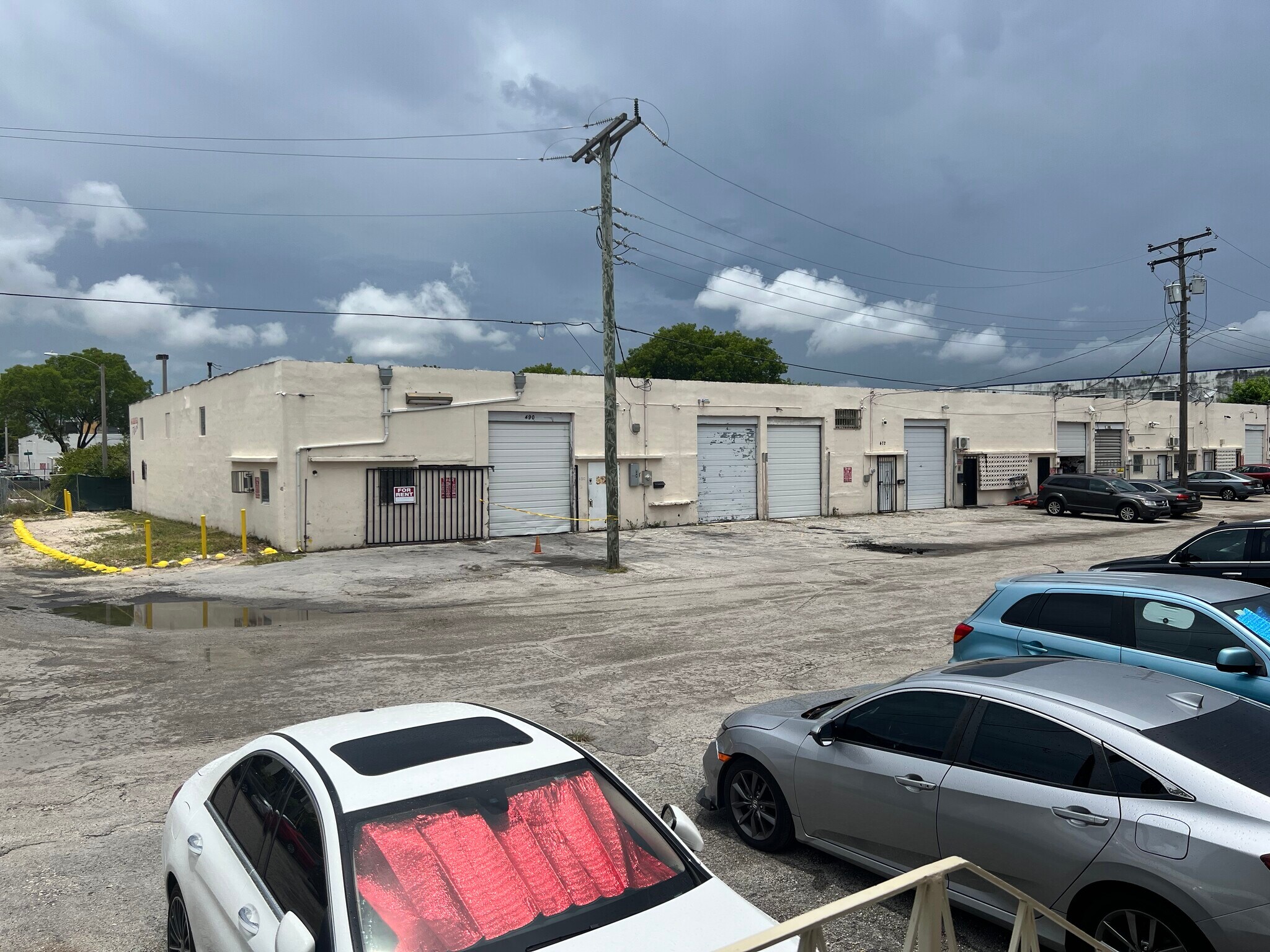 400-490 SE 11th Ave, Hialeah, FL à louer Photo de l’immeuble– Image 1 sur 13