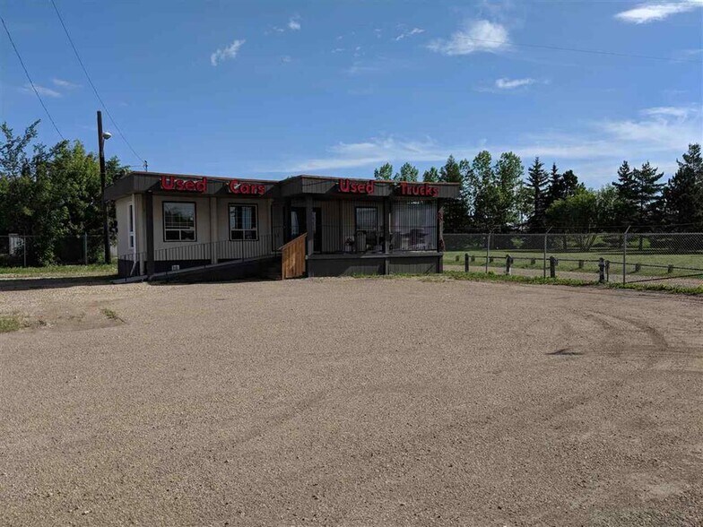 12120 118 Ave NW, Edmonton, AB à vendre - Photo principale – Image 1 sur 7
