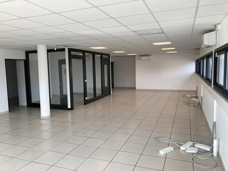 Bureau dans Six-Fours-les-Plages à louer - Photo de l’immeuble – Image 1 sur 5