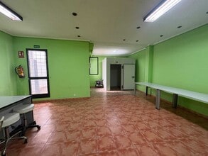 Local commercial dans Boadilla del Monte, Madrid à louer Photo intérieure– Image 2 sur 9