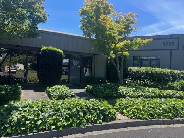 1755 Industrial Way, Napa, CA à louer Photo de l’immeuble– Image 1 sur 6