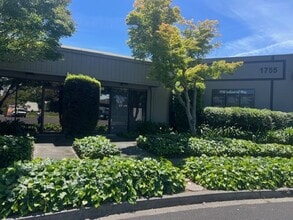 1755 Industrial Way, Napa, CA à louer Photo de l’immeuble– Image 1 sur 6