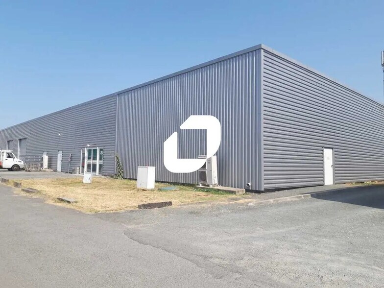 Local d’activités dans Saint-André-de-Cubzac à louer - Photo de l’immeuble – Image 2 sur 9