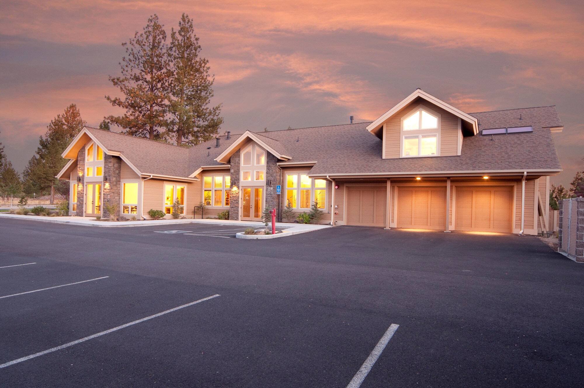 593 NW York Dr, Bend, OR à vendre Photo principale– Image 1 sur 9